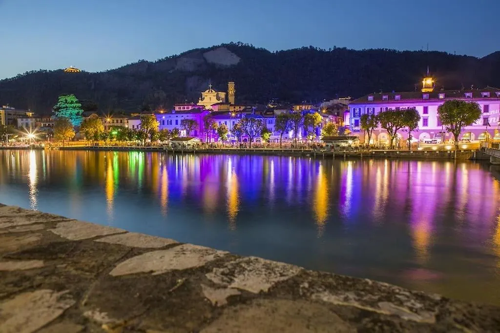 Swan Lake-Nido D'Amore Sul Lungolago Sarnico İtalya