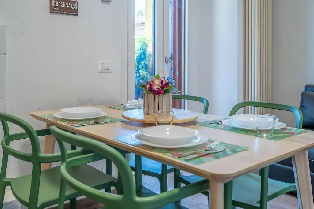 Apartment Swan Lake-Nido D'Amore Sul Lungolago Sarnico Italy